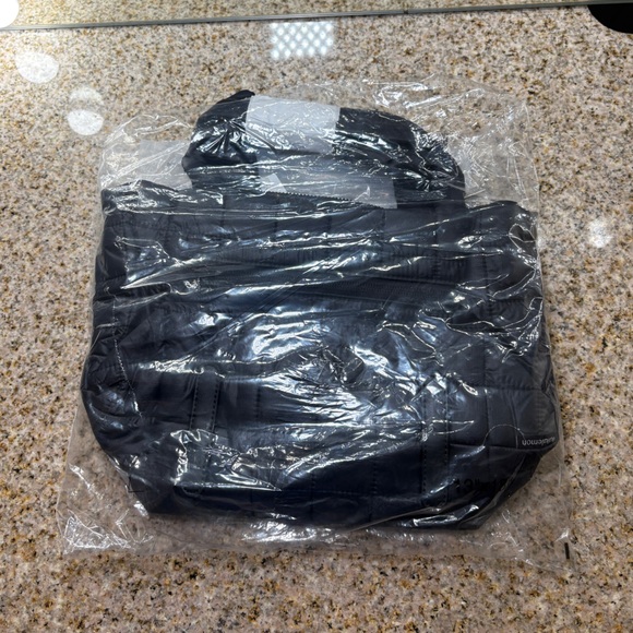 Quilted Grid Small Tote 5L - Picture 2 of 6